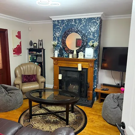 Cobh Holiday Home * كوب