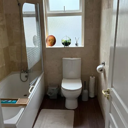 Cobh Holiday Home كوب