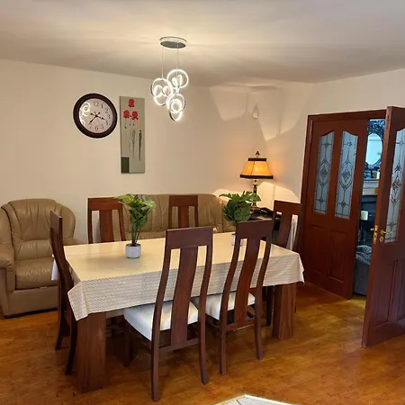 Cobh Holiday Home * كوب