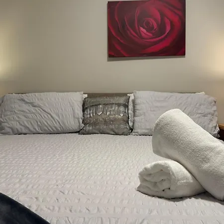 Cobh Holiday Home كوب