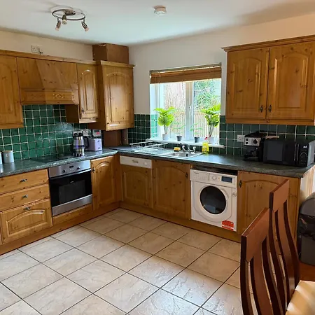 Cobh Holiday Home كوب